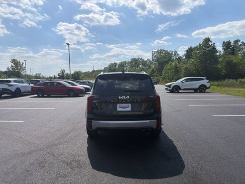 Certified 2023 Kia Telluride S w/ S Sunroof Package AWD/4WD image 6