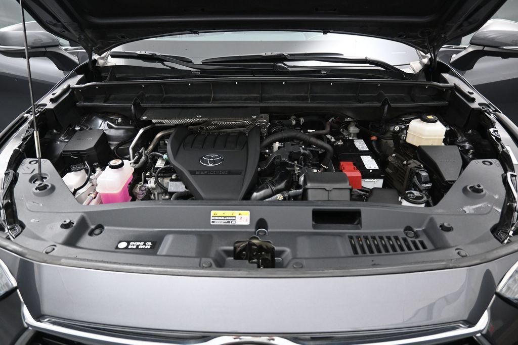 Certified 2024 Toyota Highlander Limited AWD/4WD image 40