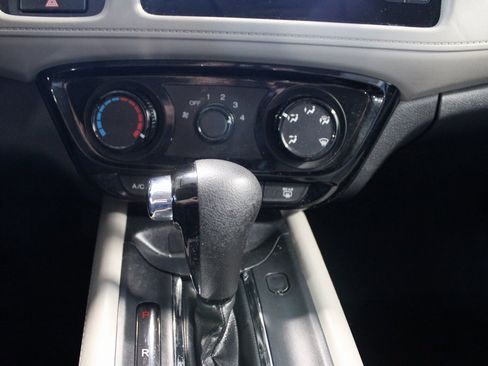 Used 2022 Honda HR-V LX image 27