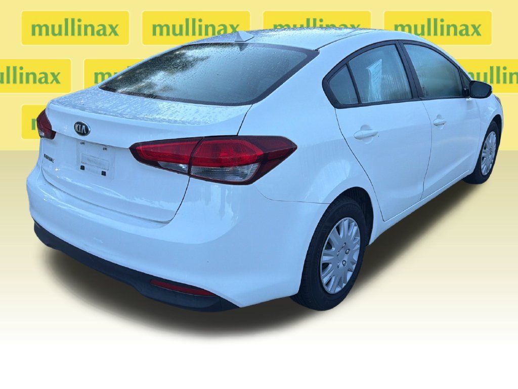 Used 2017 Kia Forte LX FWD image 4