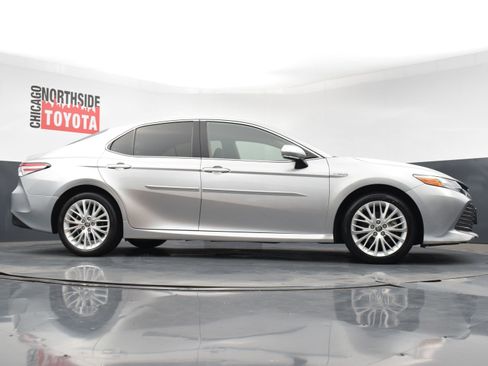 Used 2020 Toyota Camry XLE image 30