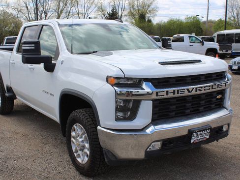 Used 2022 Chevrolet Silverado 2500 LT w/ Convenience Package AWD/4WD image 3