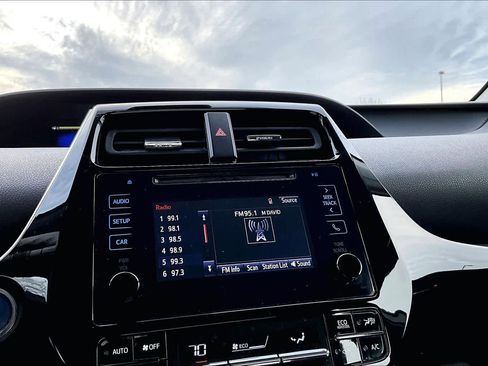 Used 2019 Toyota Prius LE image 32