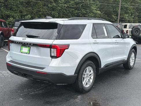 New 2026 Ford Explorer Active RWD image 8