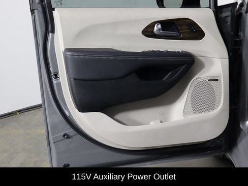 Used 2023 Chrysler Pacifica Limited w/ Uconnect Theater Family Group AWD/4WD image 22