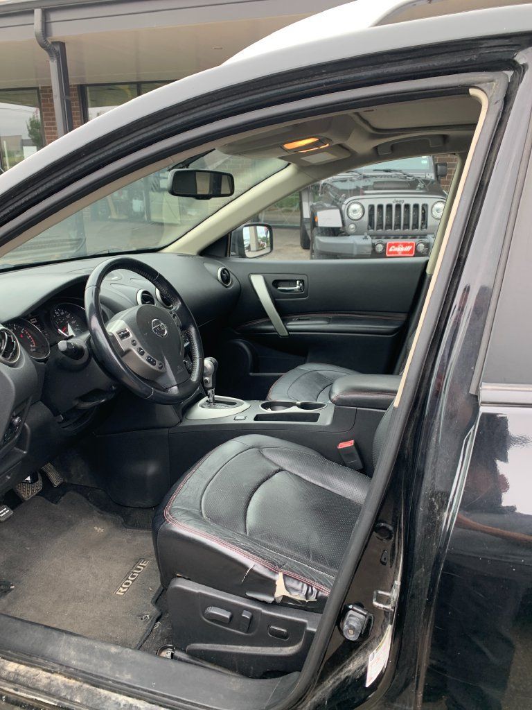 Used 2011 Nissan Rogue SV w/ SL Pkg AWD/4WD image 2