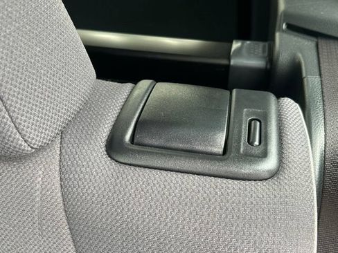 Used 2025 Toyota RAV4 XLE AWD/4WD image 27