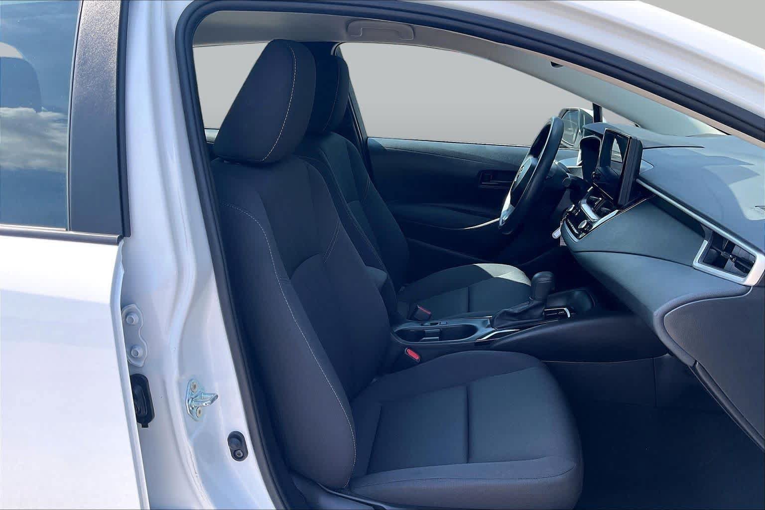 Used 2025 Toyota Corolla LE FWD image 9