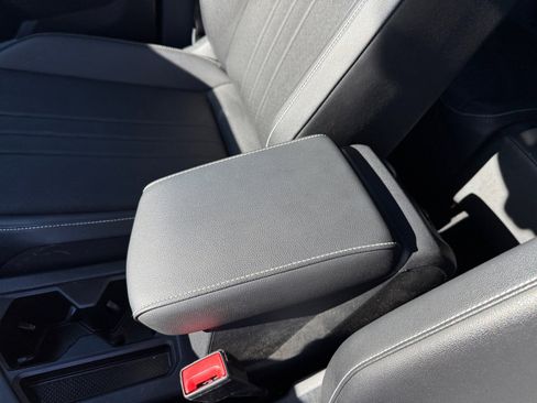 Used 2022 Volkswagen Tiguan SE image 14