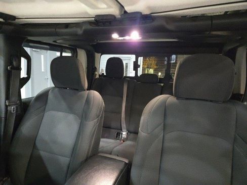 Used 2023 Jeep Gladiator Sport image 9