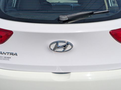 Used 2015 Hyundai Elantra GT FWD image 13