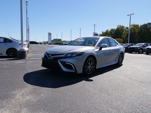 Used 2022 Toyota Camry SE w/ Convenience Package image 8