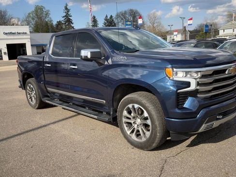 Used 2022 Chevrolet Silverado 1500 High Country w/ Technology Package AWD/4WD image 2