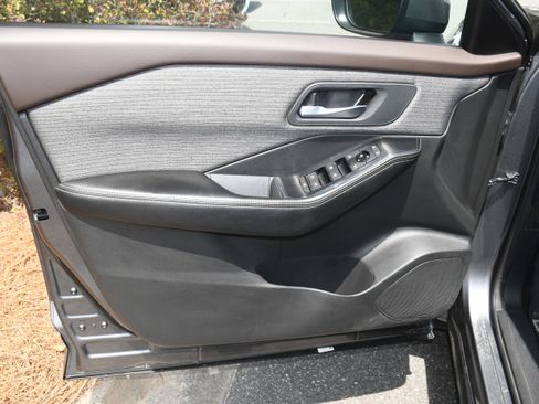 Used 2023 Nissan Rogue SV FWD image 9