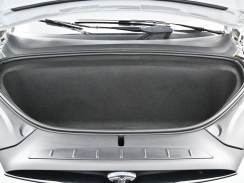 Used 2022 Tesla Model X image 46