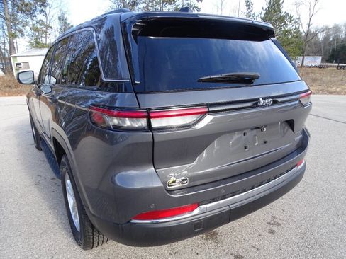 Used 2023 Jeep Grand Cherokee Laredo image 8