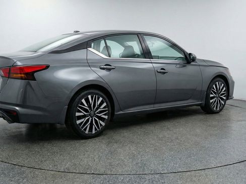 Used 2025 Nissan Altima 2.5 SV FWD image 9