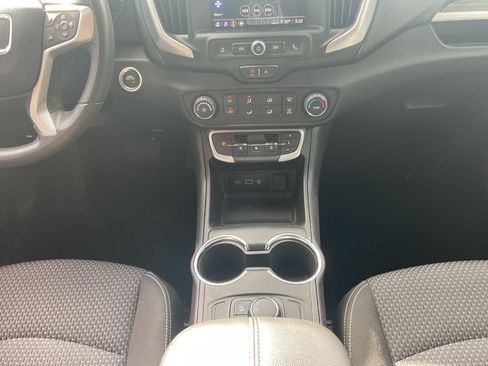 Used 2024 GMC Terrain SLE FWD image 9