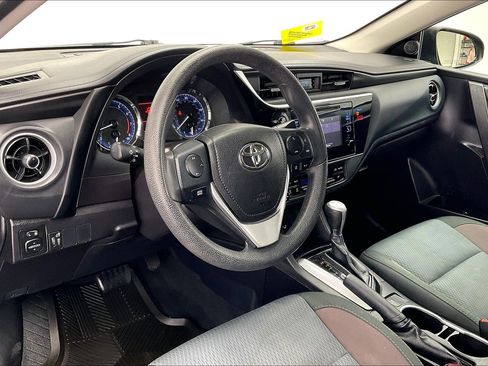 Used 2019 Toyota Corolla LE image 14