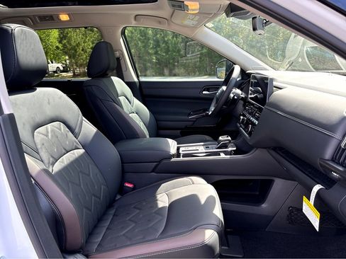New 2026 Nissan Pathfinder Platinum image 12