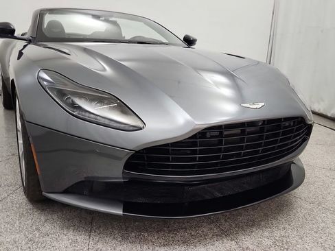 Used 2019 Aston Martin DB11 Volante RWD image 11