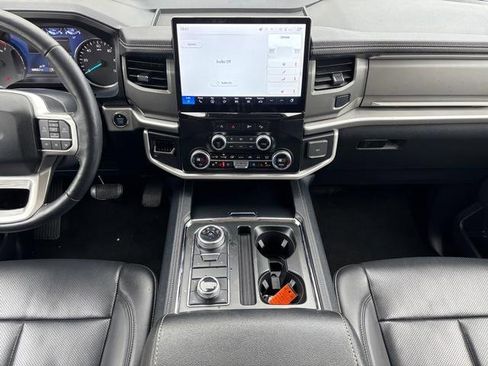 Used 2024 Ford Expedition XLT image 17