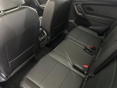 Used 2018 Volkswagen Tiguan SEL FWD image 27