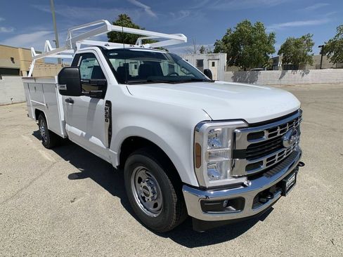 New 2025 Ford F350 XL w/ XL Chrome Package RWD image 36