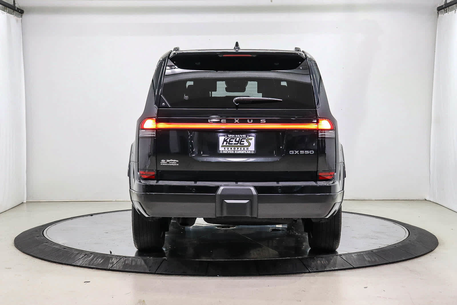 Used 2024 Lexus GX 550 w/ Accessory Package (Z1) AWD/4WD image 3