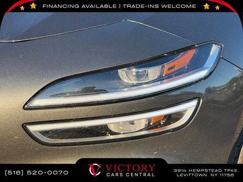 Used 2023 Genesis G70 2.0T image 7