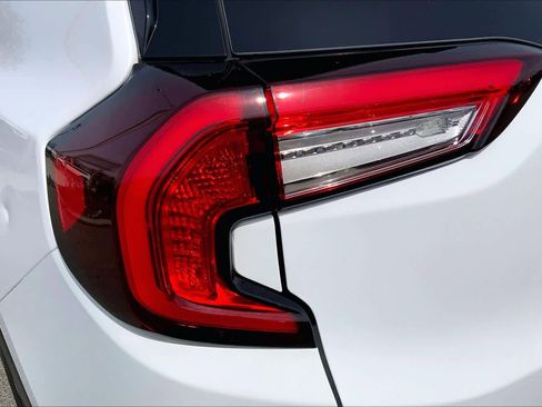 Used 2023 GMC Terrain SLE w/ Driver Convenience Package image 27