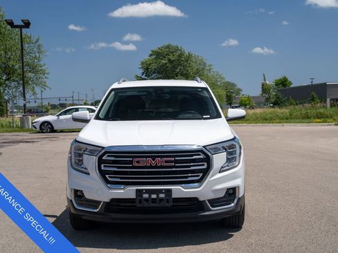 Used 2022 GMC Terrain SLT image 2