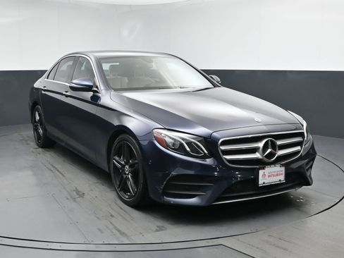 Used 2017 Mercedes-Benz E 300 4MATIC image 2