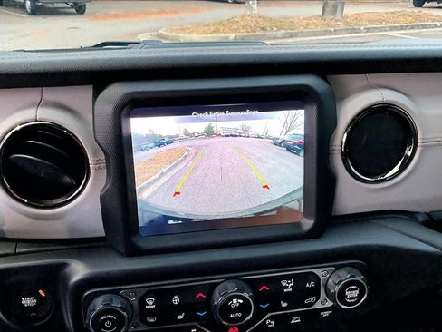 Used 2021 Jeep Wrangler Unlimited Sahara image 27