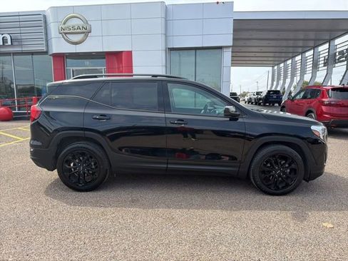 Used 2020 GMC Terrain SLE w/ Elevation Edition image 5