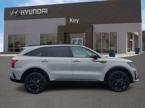 Used 2023 Kia Sorento SX AWD/4WD image 3