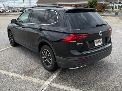 Used 2019 Volkswagen Tiguan SE w/ Panoramic Sunroof Package FWD image 5