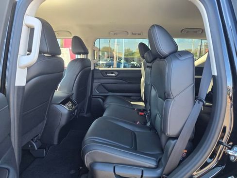 New 2025 Nissan Armada SV image 12