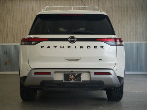 Used 2023 Nissan Pathfinder SL w/ Lighting Package (N92) FWD image 9