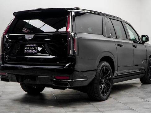 Used 2022 Cadillac Escalade ESV Sport Platinum w/ LPO, ONYX Package image 12