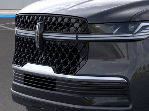 New 2026 Lincoln Navigator Reserve w/ Jet Appearance Package AWD/4WD image 17