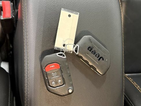 Used 2022 Jeep Wrangler Unlimited Sahara AWD/4WD image 34