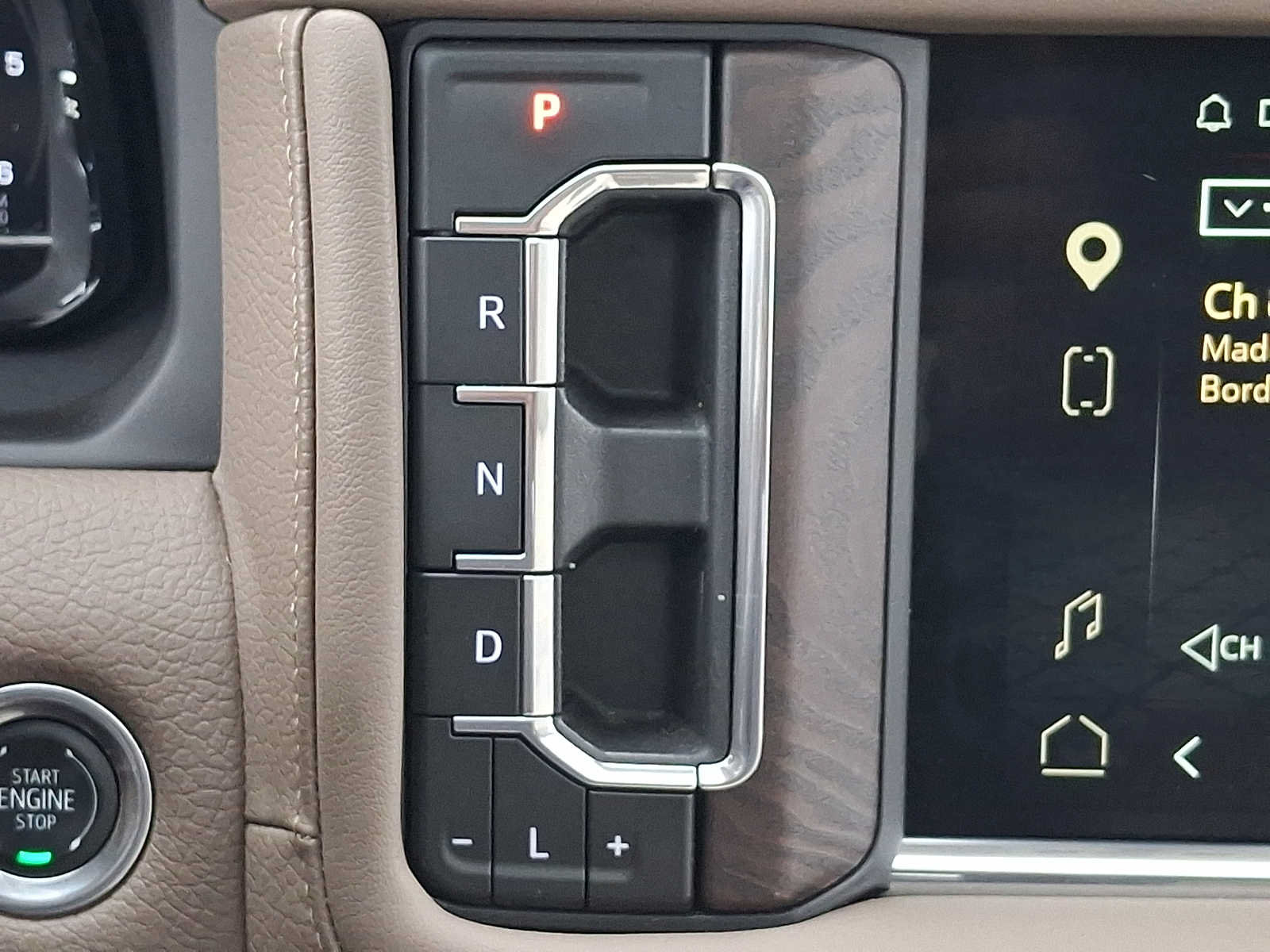 Used 2024 GMC Yukon XL Denali w/ Denali Reserve Package AWD/4WD image 18