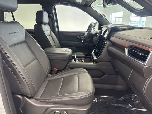 Used 2025 GMC Yukon Denali image 27