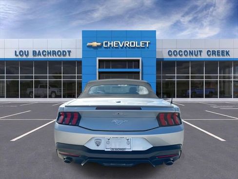 Used 2025 Ford Mustang Premium image 7