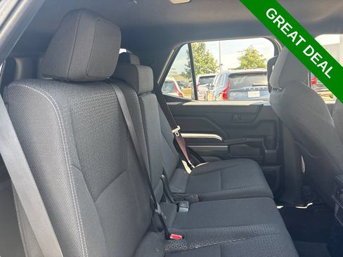 Used 2025 Toyota 4Runner SR5 AWD/4WD image 10