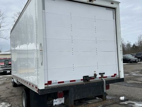 Used 2018 Chevrolet Express 3500 Extended w/ Power Convenience Package image 6