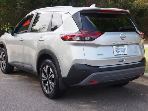 Used 2023 Nissan Rogue SV w/ SV Premium B Package image 5