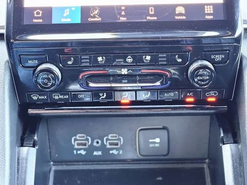 Used 2024 Jeep Grand Cherokee L Limited w/ Luxury Tech Group II image 24