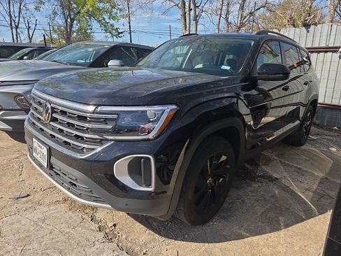 Used 2025 Volkswagen Atlas SE image 1